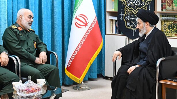 دیدار فرمانده نیروی زمینی سپاه با نماینده ولی‌فقیه در آذربایجان‌ غربی