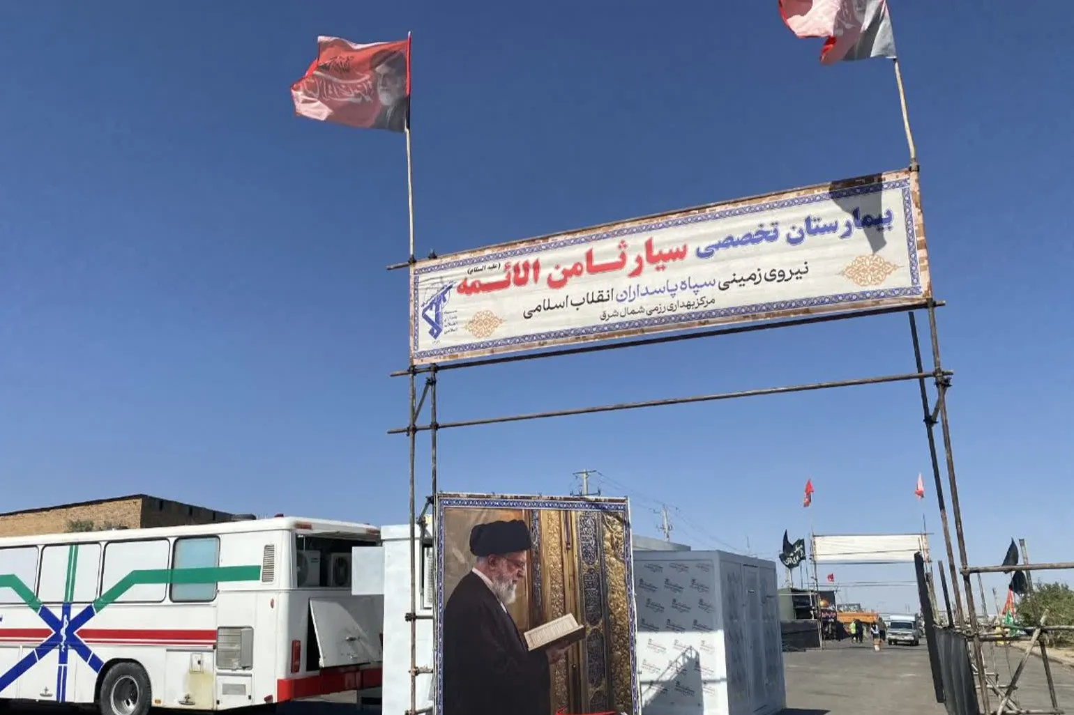 استقرار بیمارستان تخصصی سیار «ثامن‌الائمه (ع)» توسط نیروی زمینی سپاه در محور ملک‌آباد مشهد