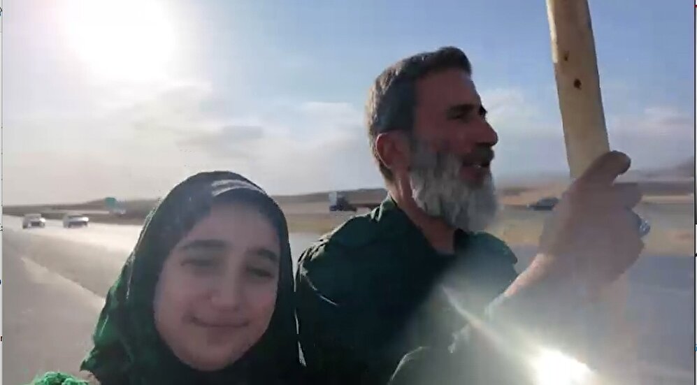به نیابت از شهید محمد پاکپور و شهید محسن نجفی ....
(در مسیر راهپیمایی به سمت حرم مقدس رضوی - قسمت دوم)