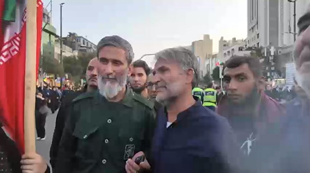 دلتنگ فرمانده ...

سلام بر شاه خراسان
به نیابت از سردار شهید محمد پاکپور به پابوس آمده ایم ...

(در مسیر راهپیمایی به سمت حرم مقدس رضوی - قسمت ششم)