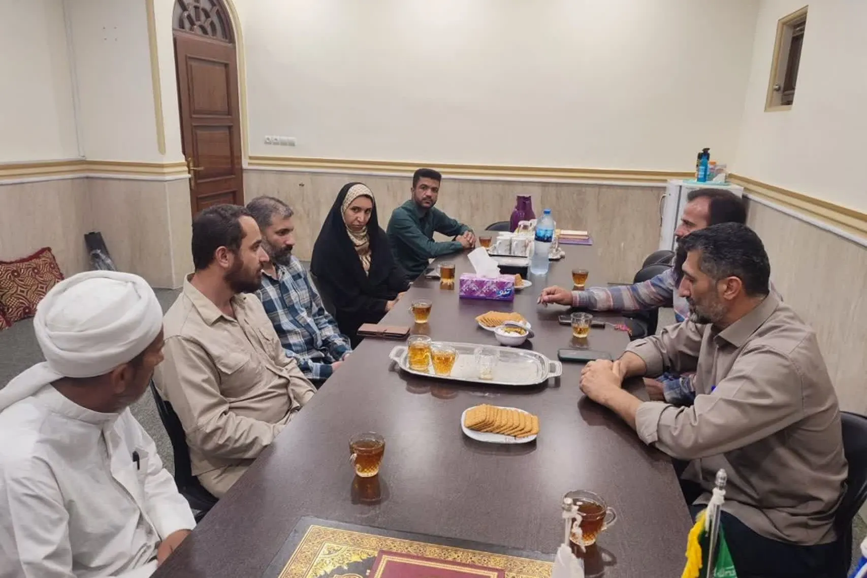 جلوه‌ای از وحدت شیعه و اهل‌سنت در جنوب کشور/ دیدار صمیمانه فرمانده گردان کمیل تیپ میرزا کوچک‌خان با علمای کهورستان